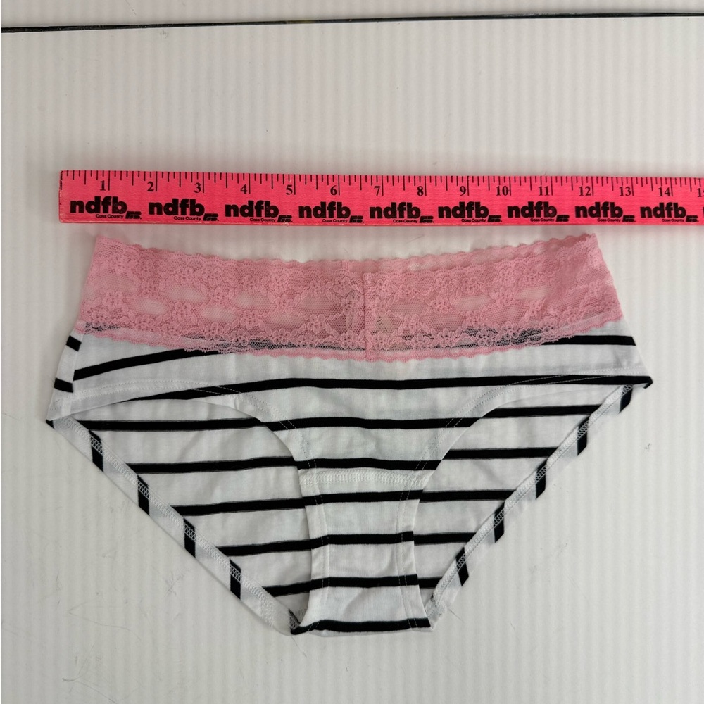 Victoria’s Secret Striped Low Rise Hiphugger Panty Pink Lace Waist S NWT - Picture 3 of 4